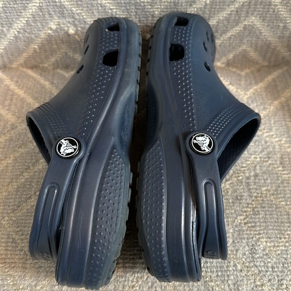 Croc classics- Like new- navy blue boys - Picture 4 of 5